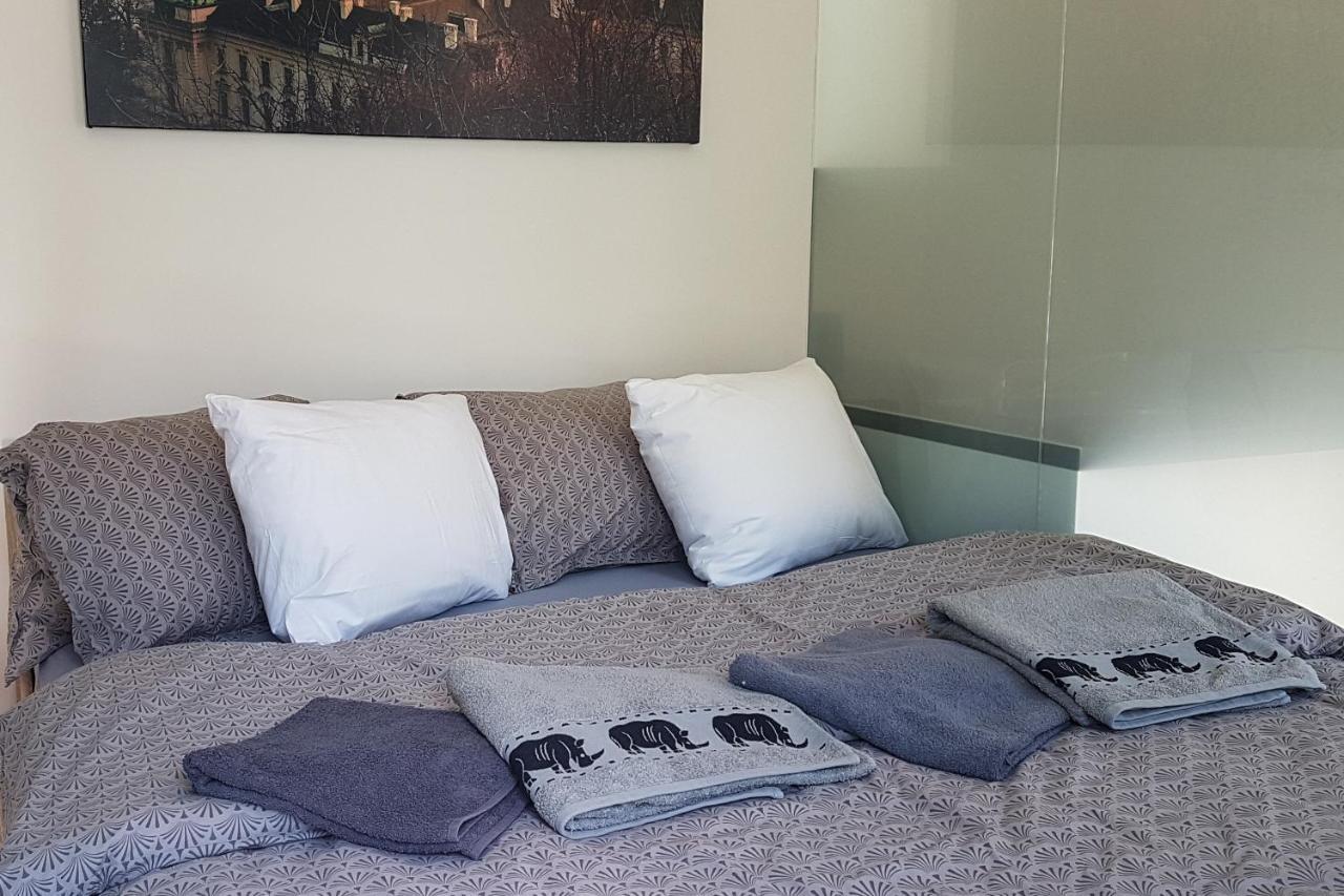 Apartamento Onsite Free Garage Parking, 10Min Centre By Bus Praga Exterior foto