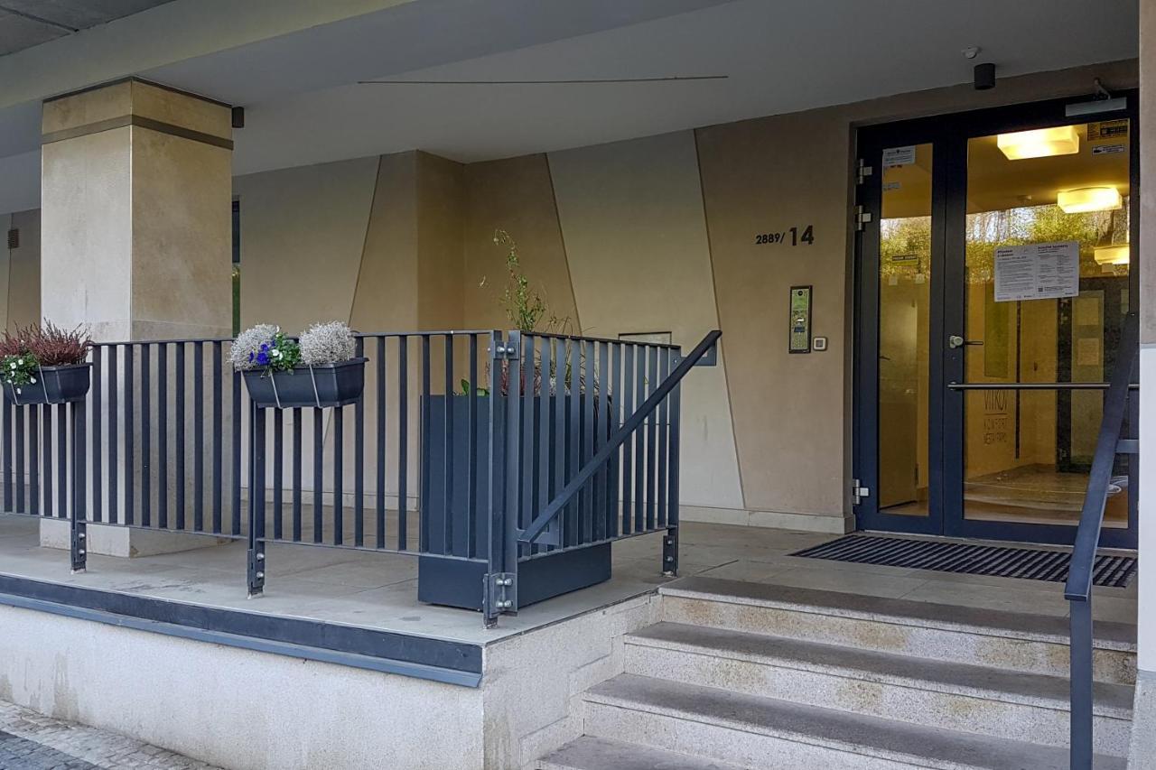 Apartamento Onsite Free Garage Parking, 10Min Centre By Bus Praga Exterior foto
