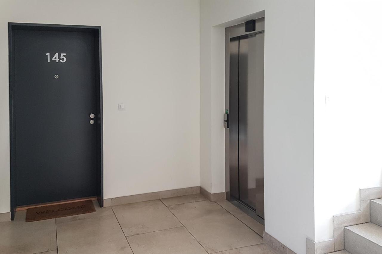 Apartamento Onsite Free Garage Parking, 10Min Centre By Bus Praga Exterior foto