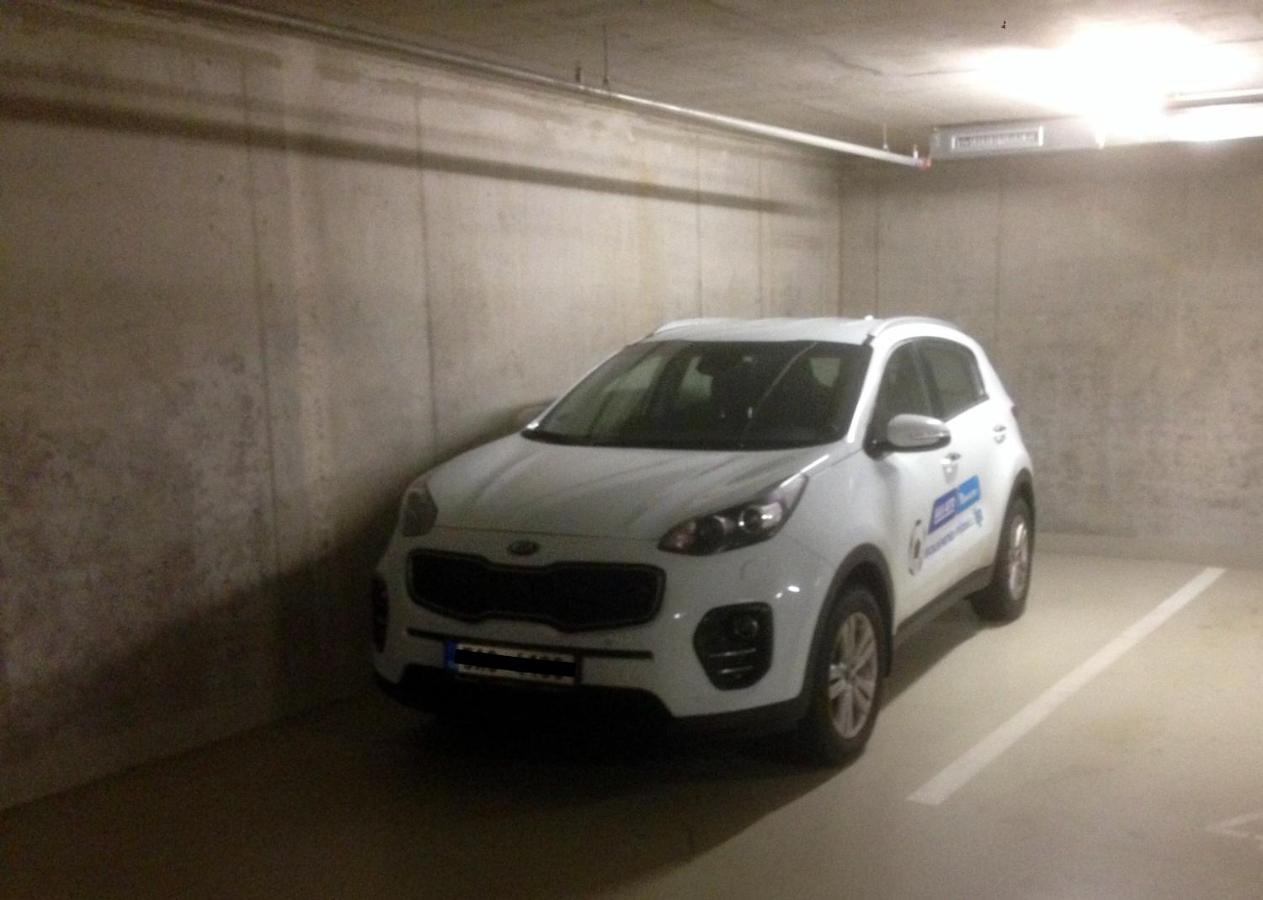 Apartamento Onsite Free Garage Parking, 10Min Centre By Bus Praga Exterior foto