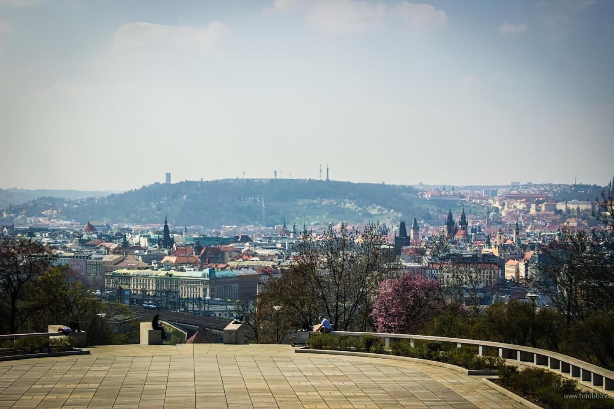 Apartamento Onsite Free Garage Parking, 10Min Centre By Bus Praga Exterior foto
