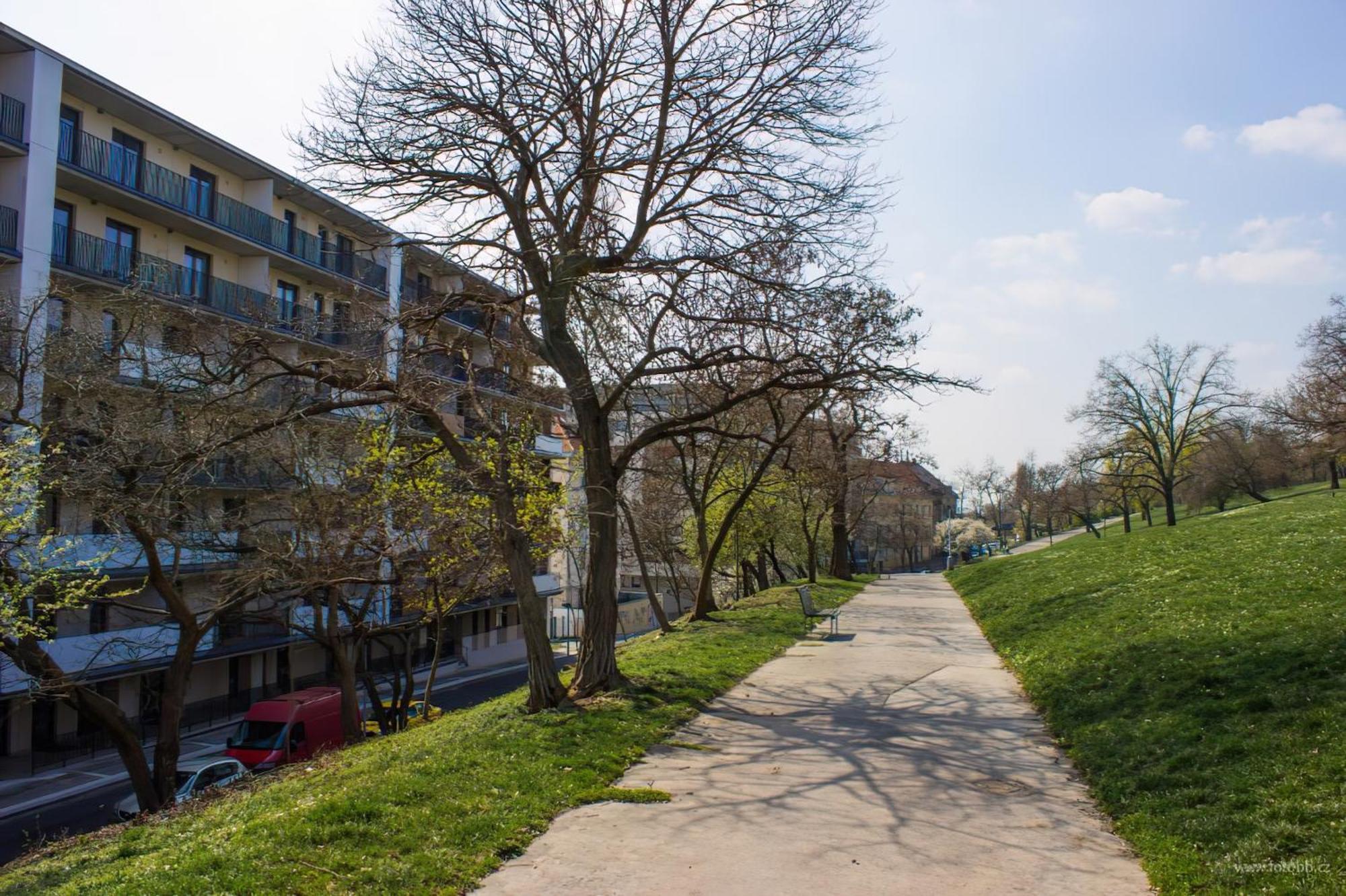 Apartamento Onsite Free Garage Parking, 10Min Centre By Bus Praga Exterior foto